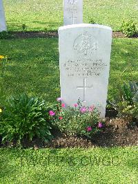 Heliopolis War Cemetery - Benefacio D Lukoma, 